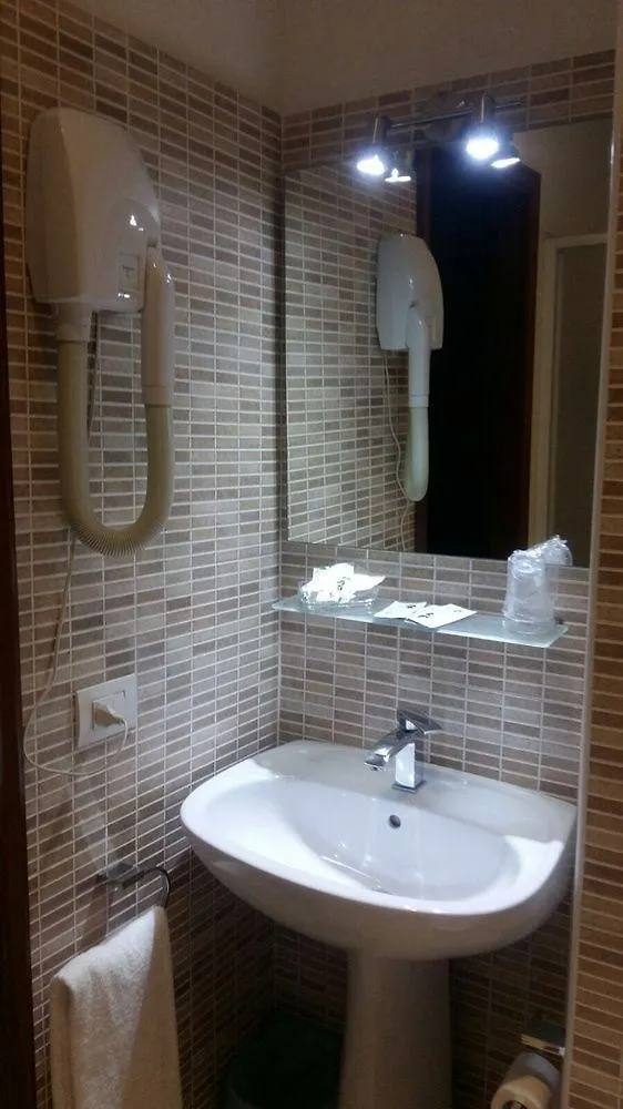 Hotel La Nuova Rotaia Gallarate 3*,  Olaszország