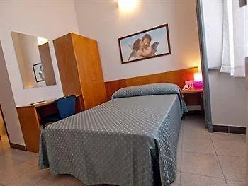 Hotel La Nuova Rotaia Галларате