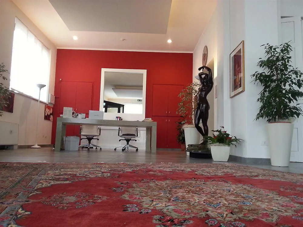 Hotel La Nuova Rotaia Галларате