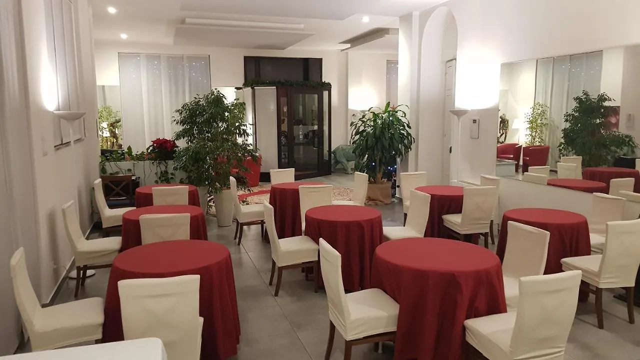 Hotel La Nuova Rotaia Галларате