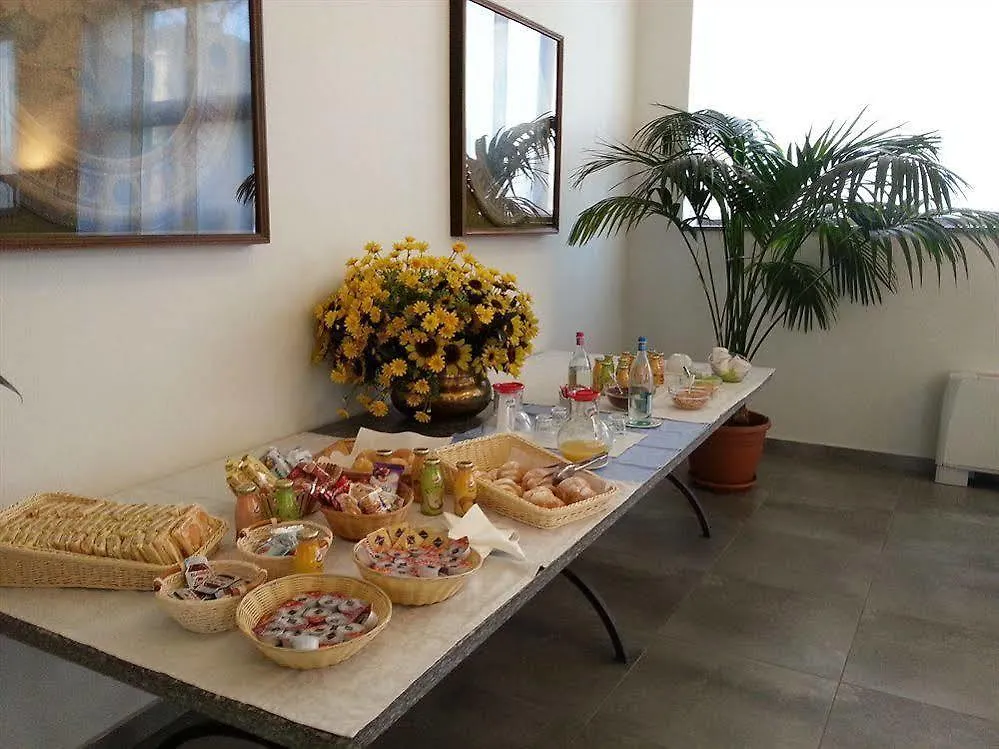 Hotel La Nuova Rotaia Галларате 3*,  Италия