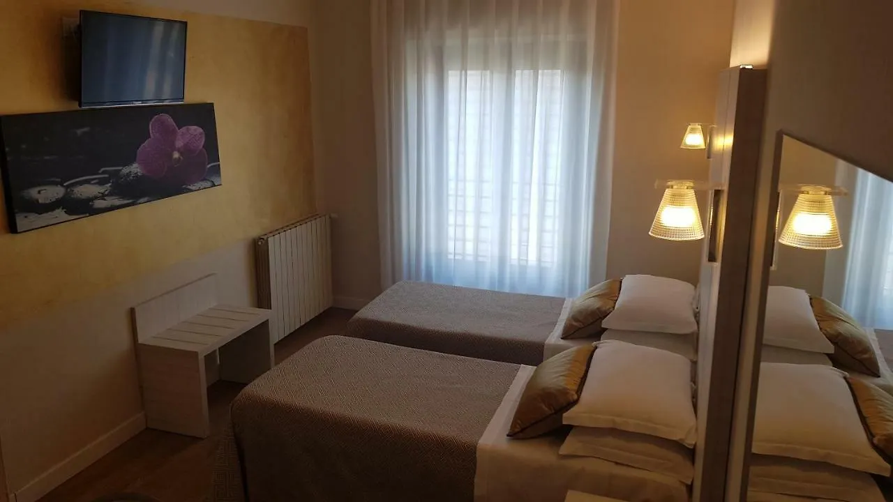 Hotel La Nuova Rotaia Галларате