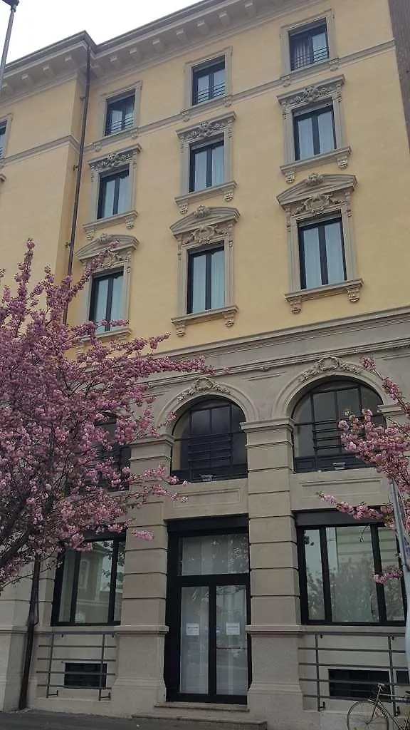 ***  Hotel La Nuova Rotaia Галларате Италия
