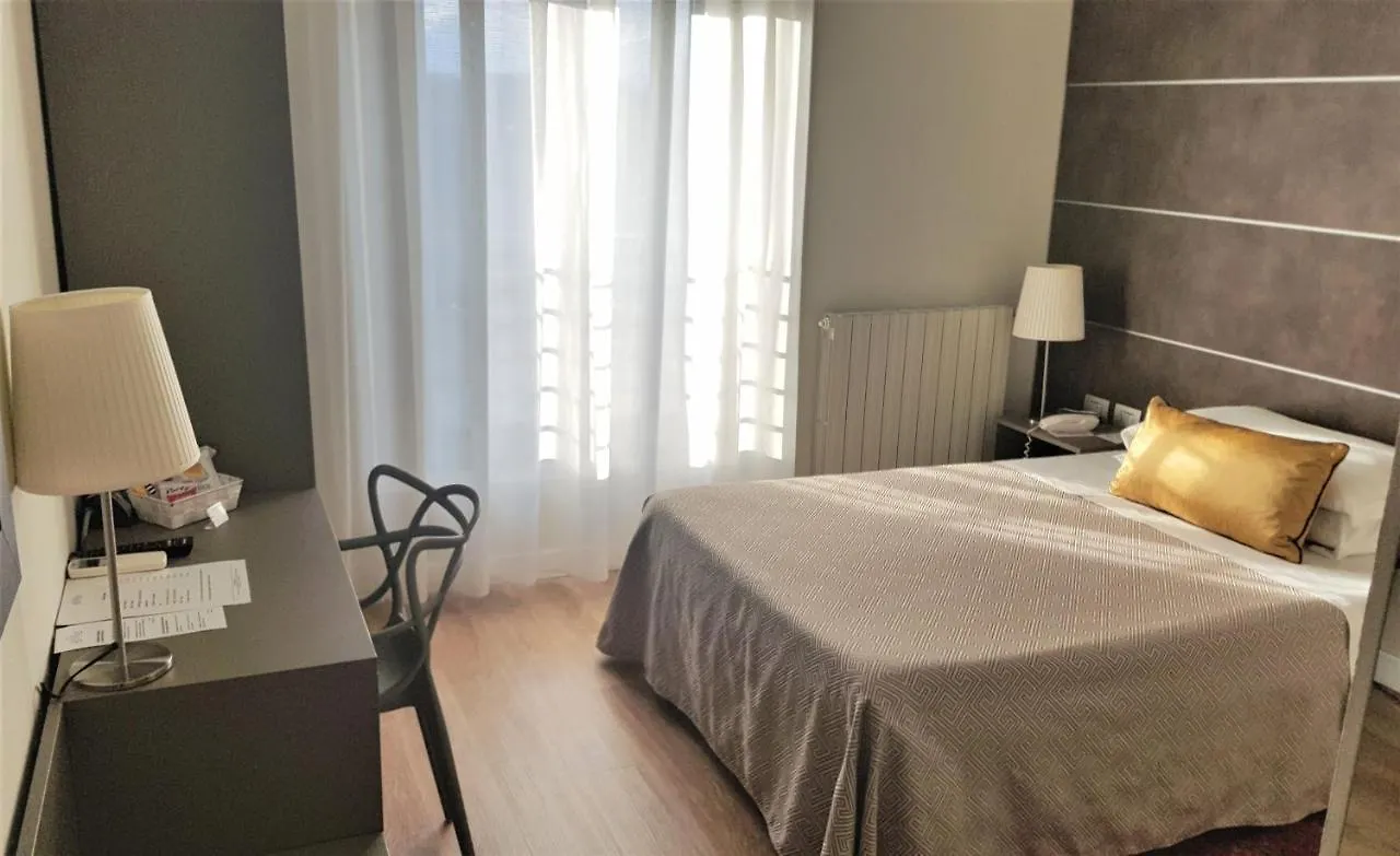Hotel La Nuova Rotaia Галларате Италия