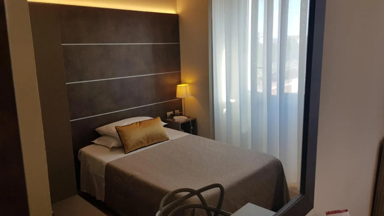 Hotel La Nuova Rotaia Галларате Италия